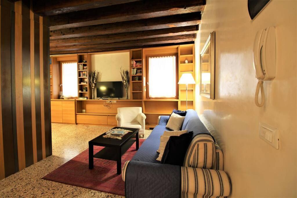 San Marco Charming Apartment With Canal View Венеция Экстерьер фото