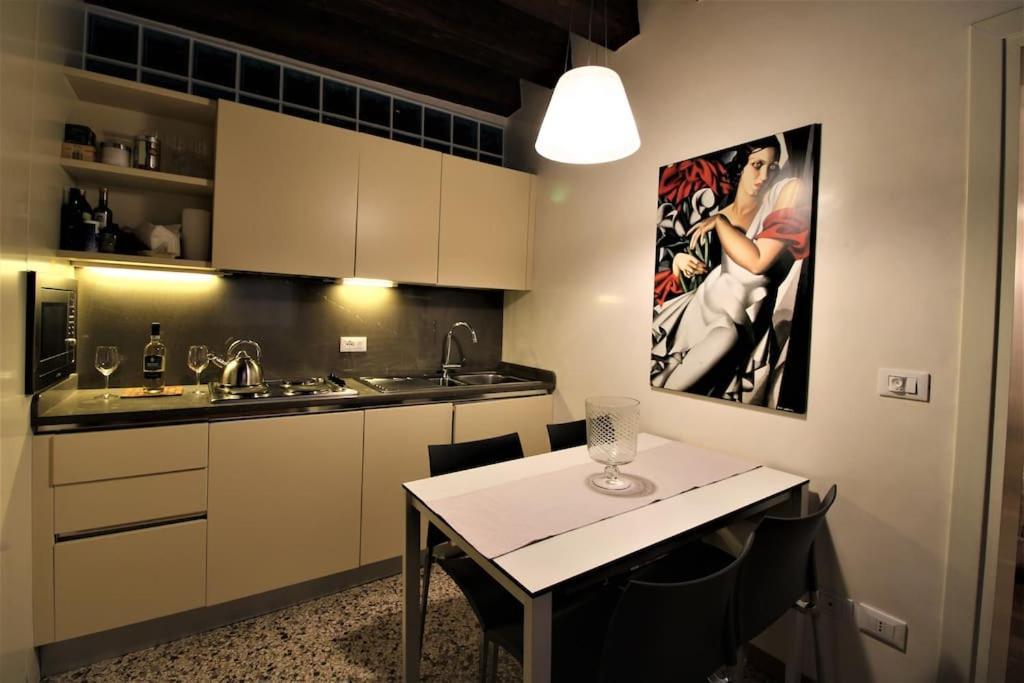 San Marco Charming Apartment With Canal View Венеция Экстерьер фото